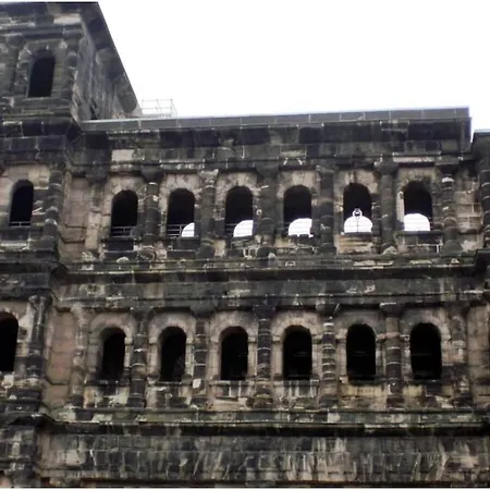 In Konz With Swimming Pool 度假居 *